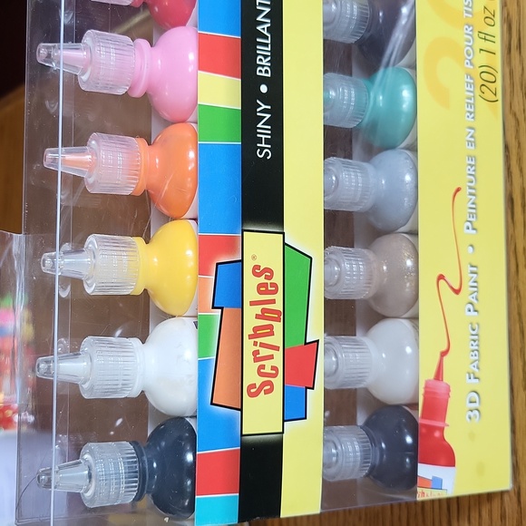 Scribbles 3D Fabric Paint Shiny - Picture 6 of 7